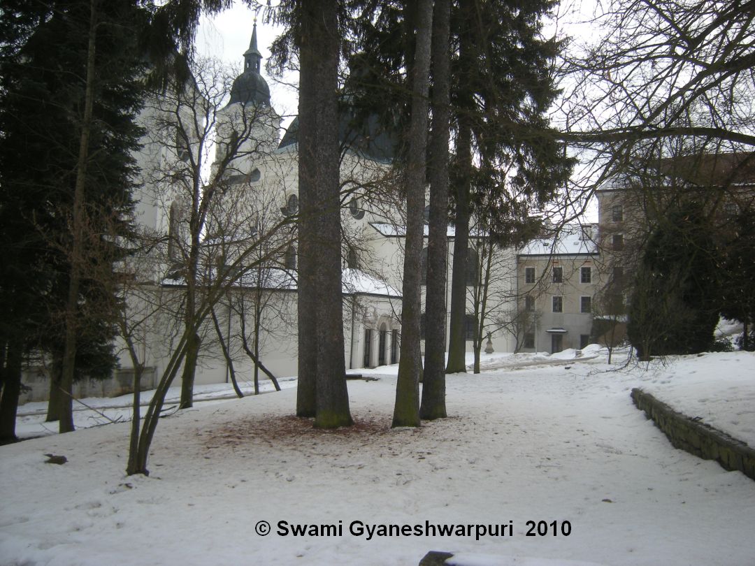 Křtiny: zde asi stál Německý chrám (2010).